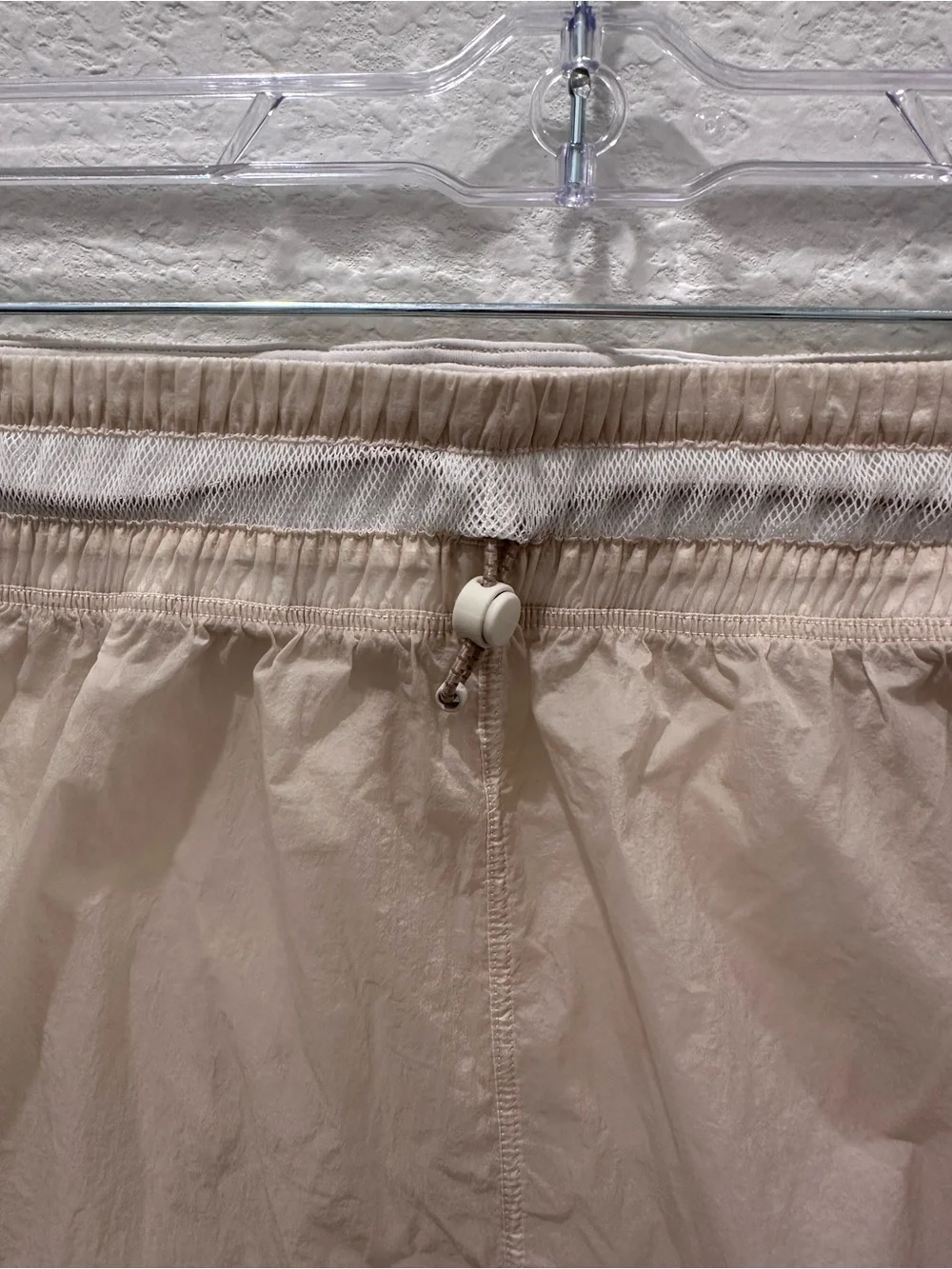 Lululemon Hotty Hot Running Shorts‎ Light Beige Cream Zip Pocket